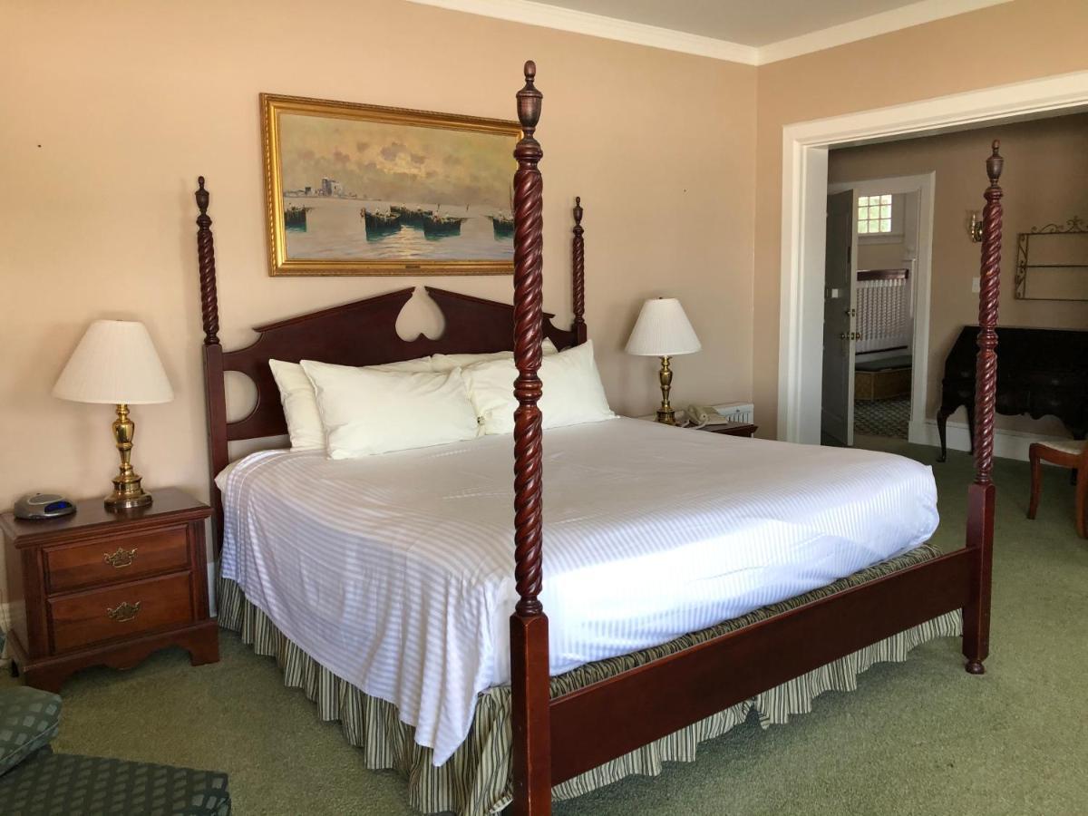 Sands Of Time Motor Inn & Harbor House Woods Hole Extérieur photo