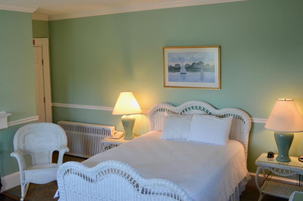 Sands Of Time Motor Inn & Harbor House Woods Hole Extérieur photo