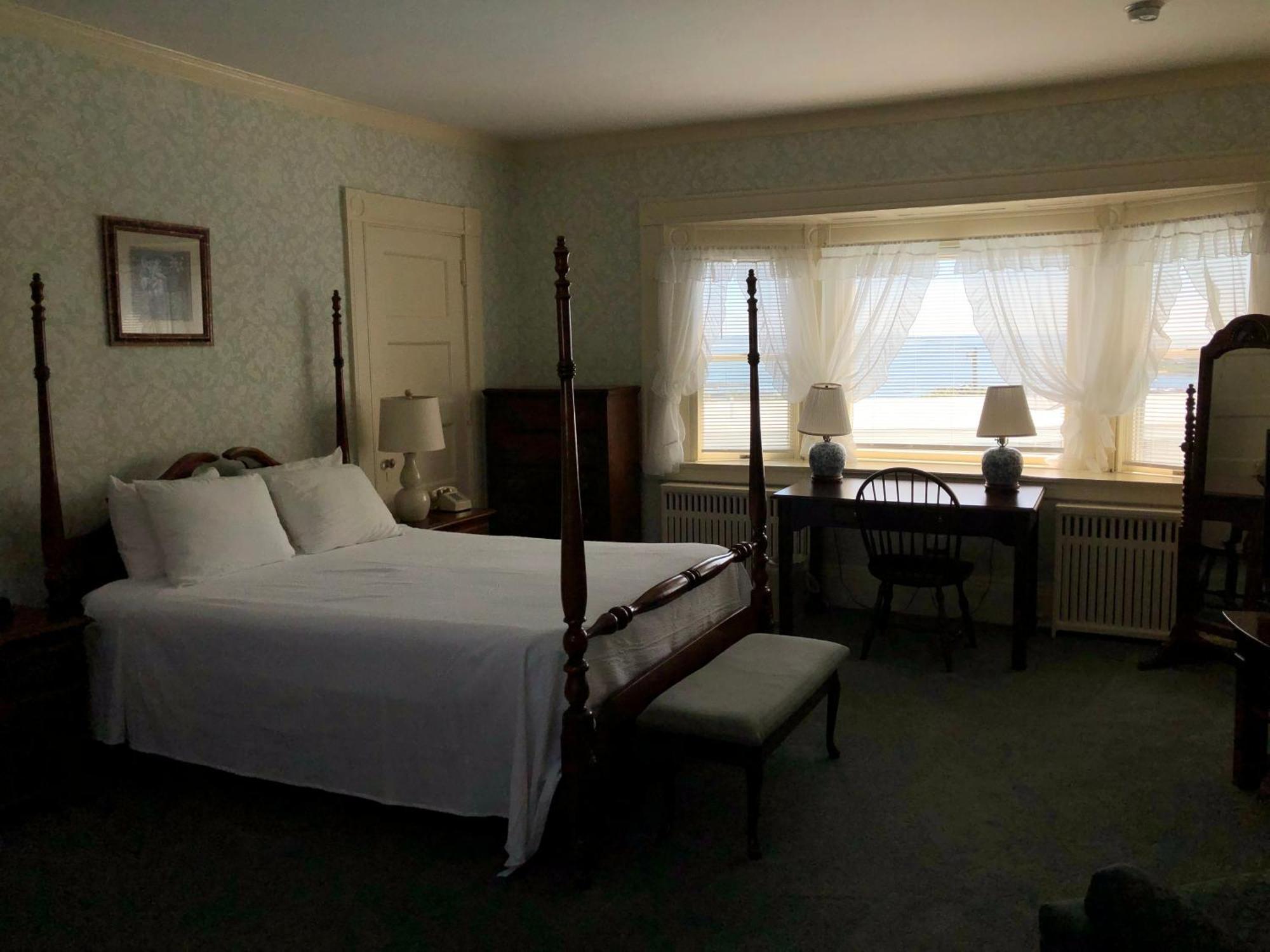 Sands Of Time Motor Inn & Harbor House Woods Hole Extérieur photo
