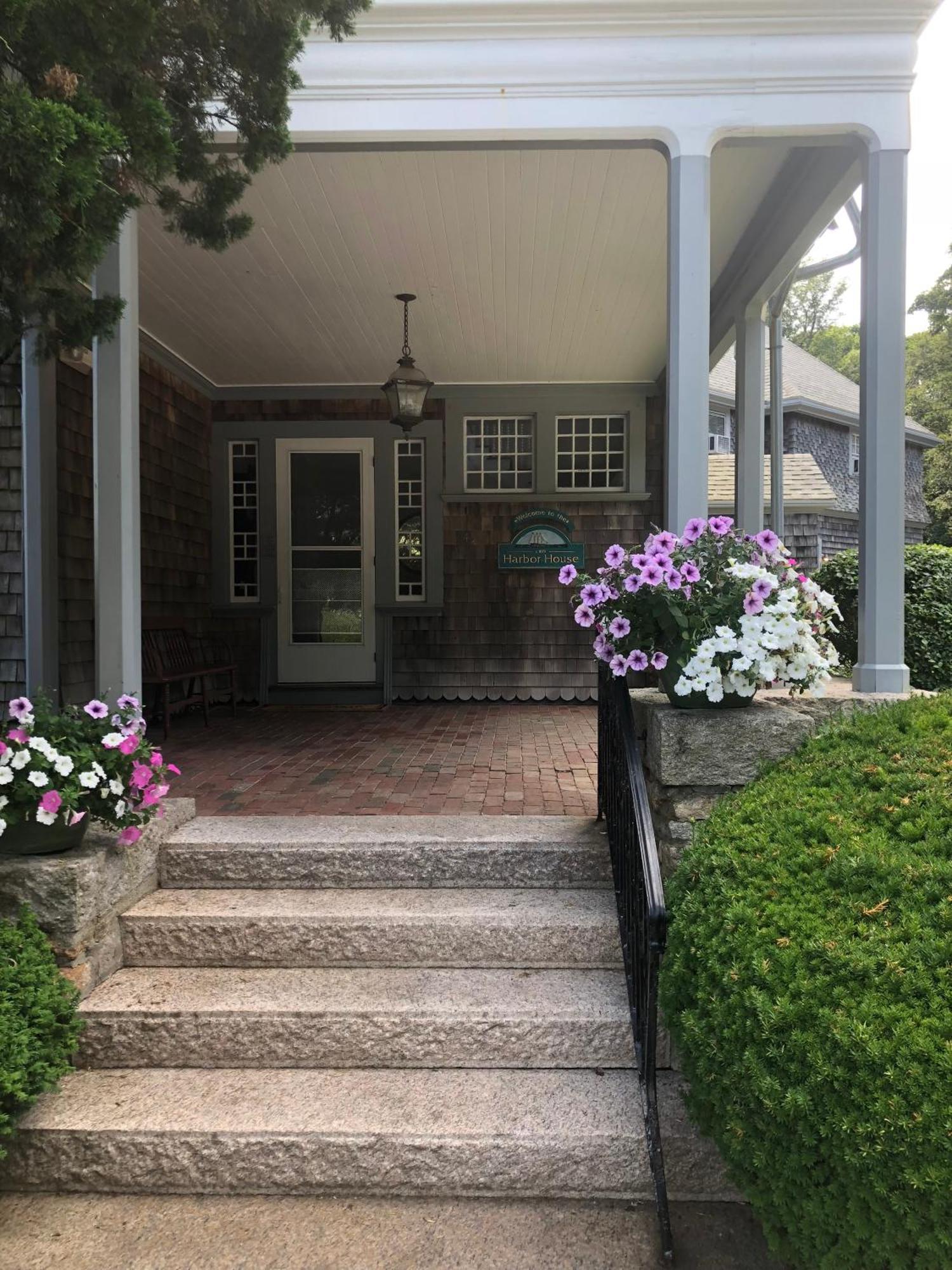 Sands Of Time Motor Inn & Harbor House Woods Hole Extérieur photo