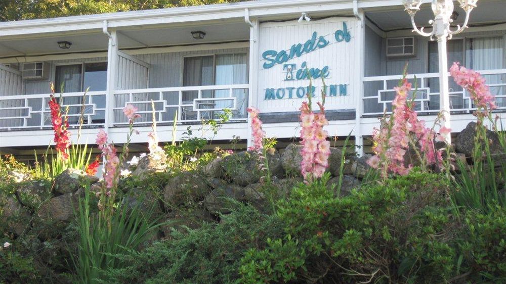 Sands Of Time Motor Inn & Harbor House Woods Hole Extérieur photo